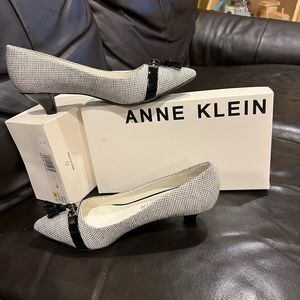 Anne Klein Akmadalon kitten heels. Never worn. Black and white print
